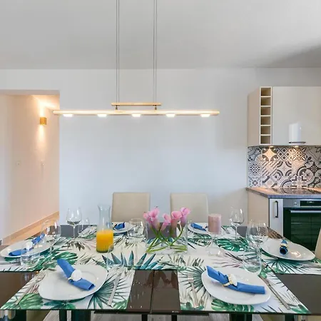 Miholina - With Heated Swimming Pool Вілла