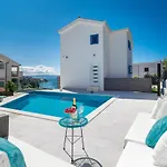 Miholina - With Heated Swimming Pool Vila Trogir