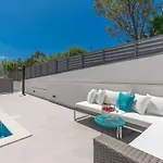 Vila Miholina - With Heated Swimming Pool