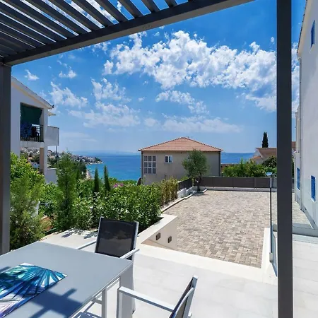 וילה Miholina - With Heated Swimming Pool