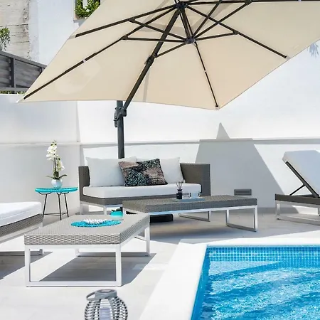 Miholina - With Heated Swimming Pool فيلة *