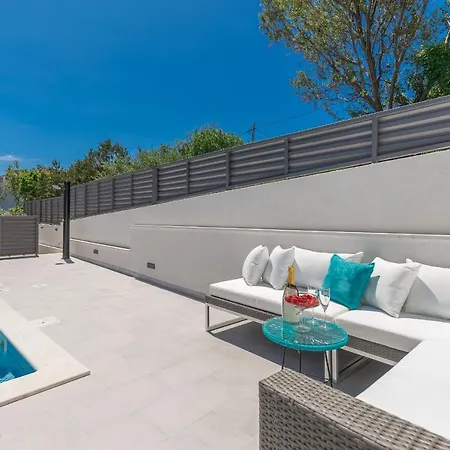 别墅 Miholina - With Heated Swimming Pool