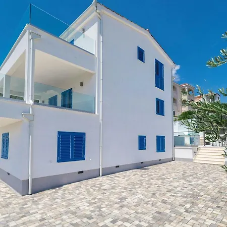 Miholina - With Heated Swimming Pool Villa *