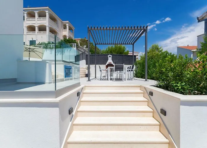 Miholina - With Heated Swimming Pool Trogir