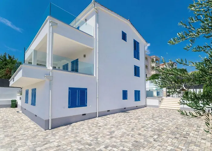 Miholina - With Heated Swimming Pool Villa *