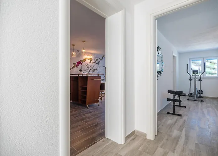 Villa Miholina - With Heated Swimming Pool Trogir