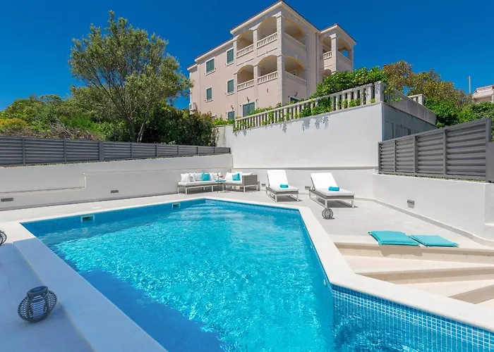 Miholina - With Heated Swimming Pool *